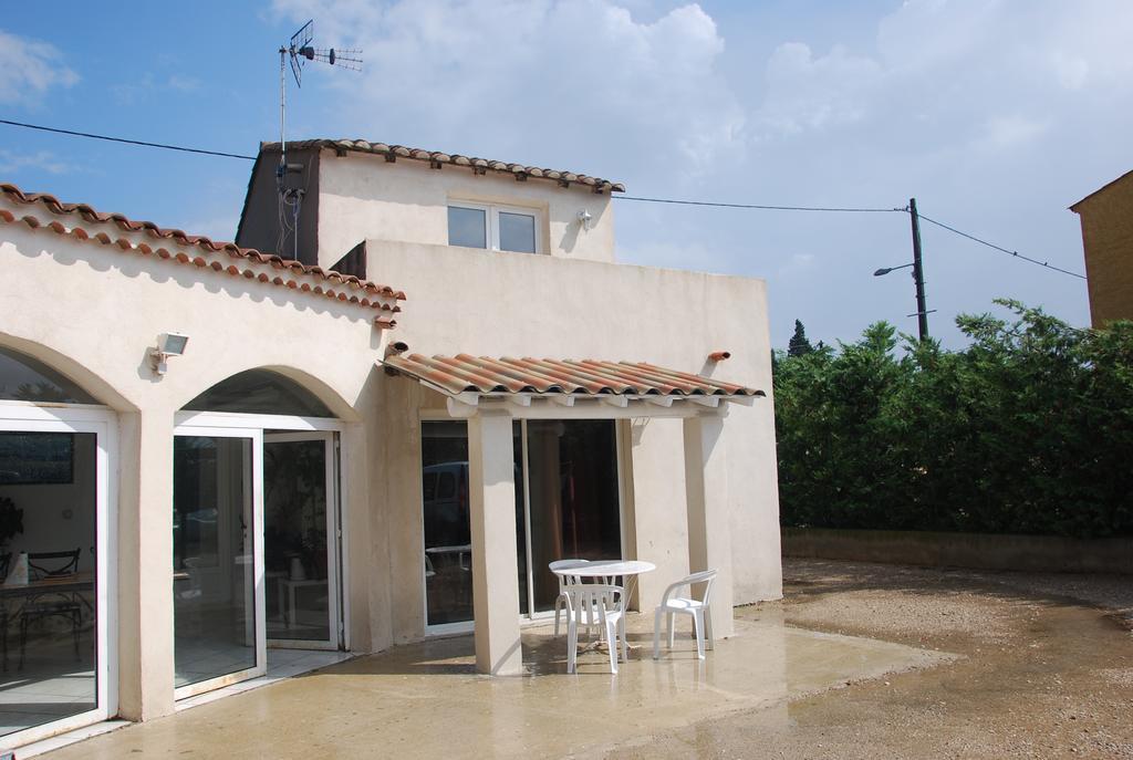 Soleil De Camargue Villa Arles Exterior photo